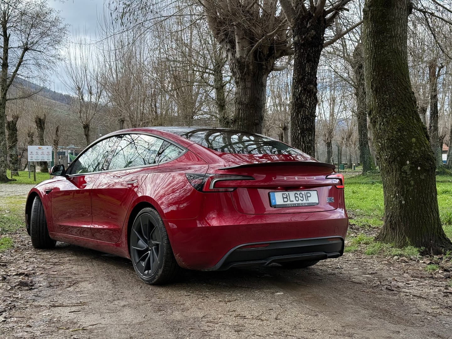 Test Drive ao Tesla Model 3 Performance: Uma semana de puro prazer ao volante