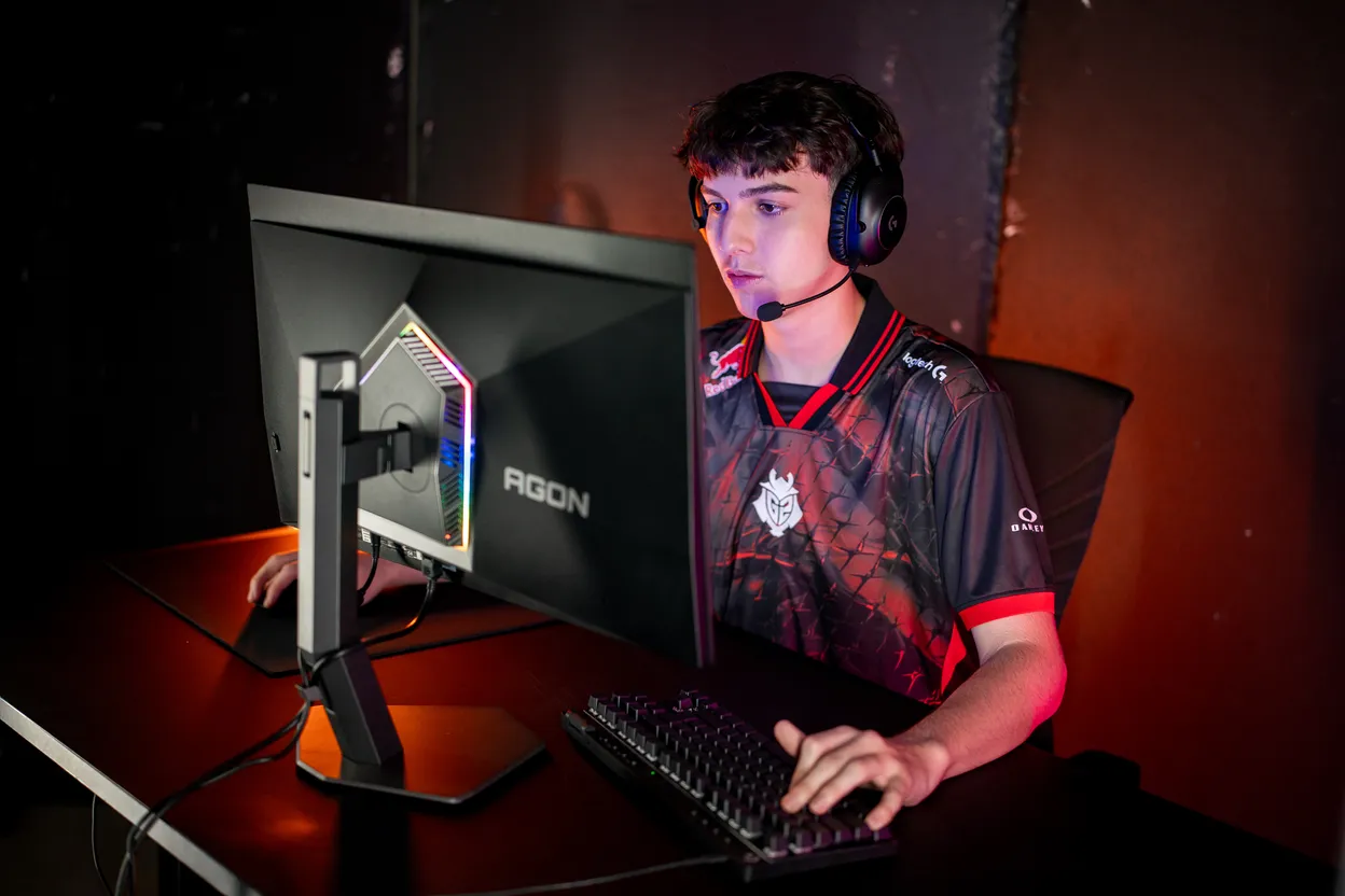 AGON PRO AG276QKD2 chega a Portugal com ecrã QD-OLED de 500 Hz para gaming competitivo