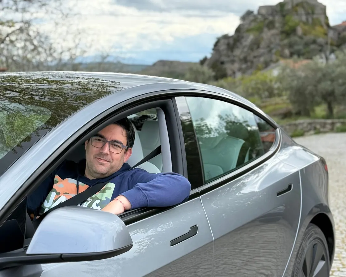 Sem stress, só estrada: Como o Tesla Model 3 LR RWD me convenceu
