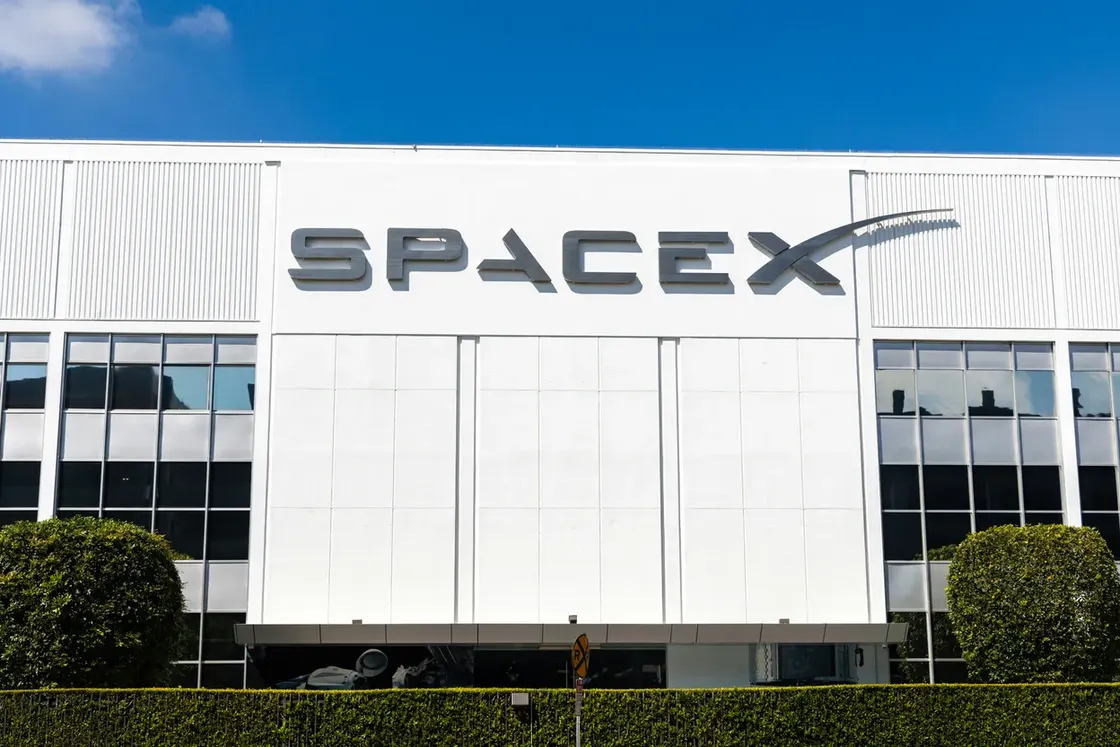 SpaceX avança com nova estação Starlink para oferecer internet com velocidades de gigabit