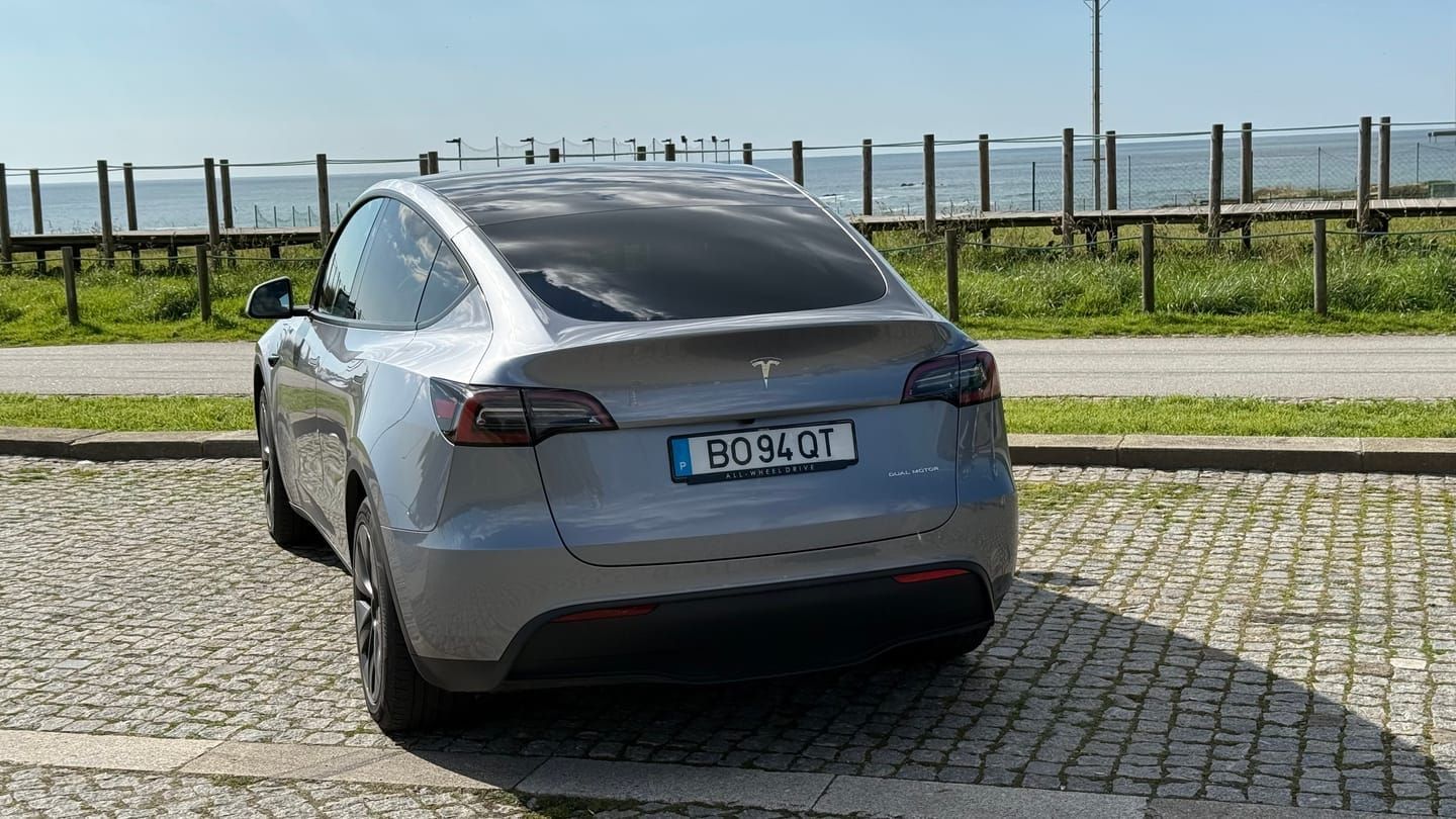 Vale a pena o Tesla Model Y com 7 lugares? Testei e eis a minha opinião