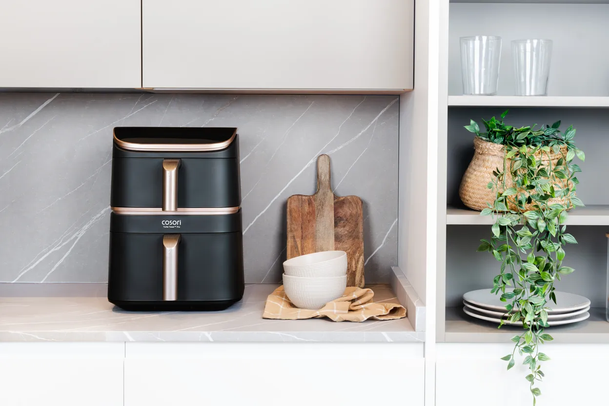 Cosori lança Airfryer com design em torre e cestos 100% cerâmicos