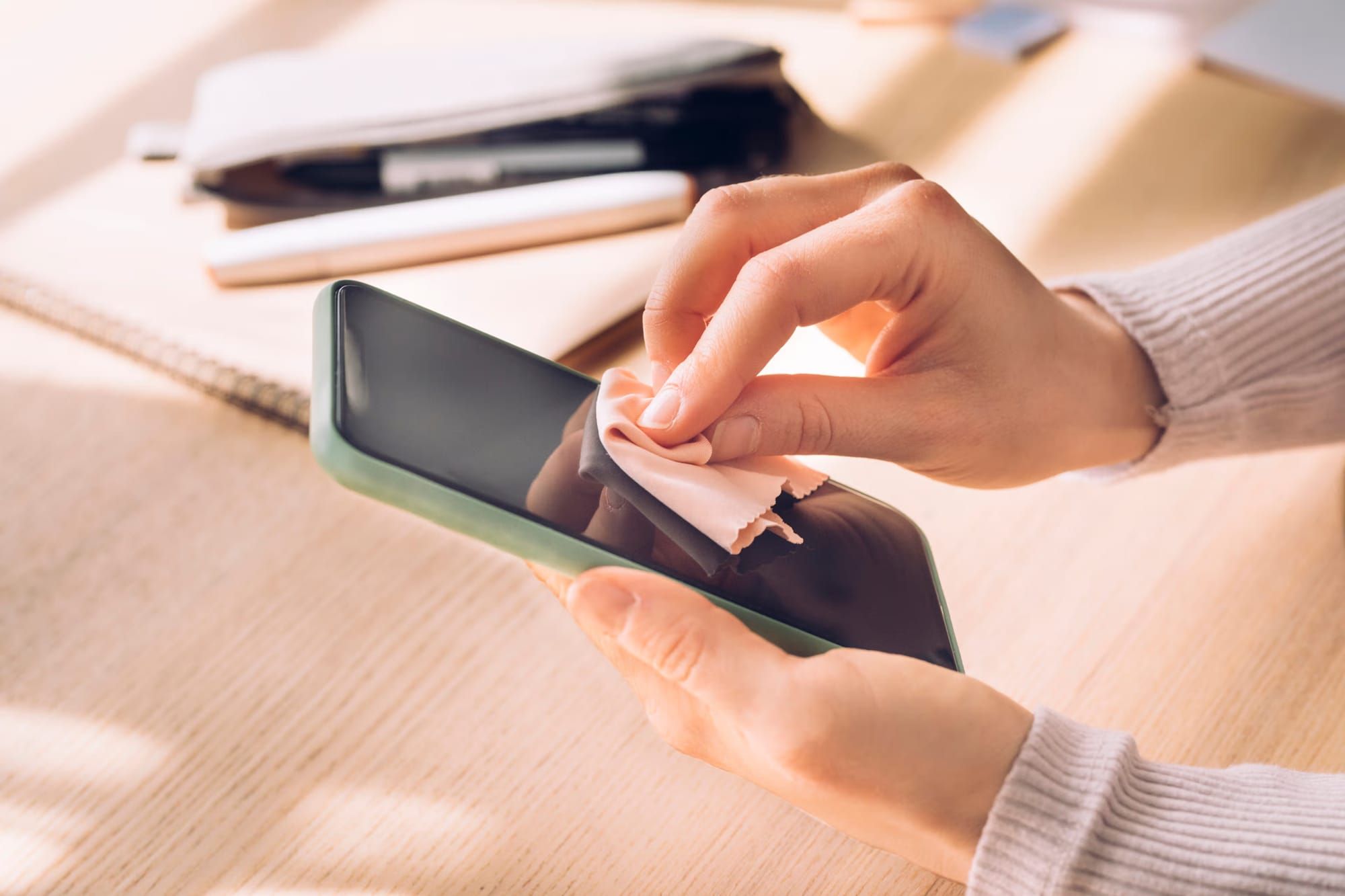 Como limpar o smartphone sem danificar o ecrã