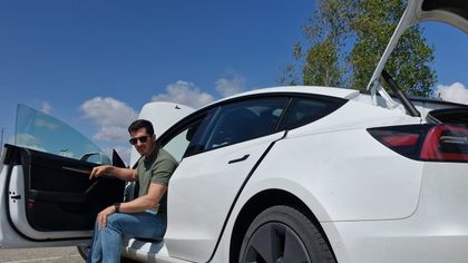 Tesla: Portas não abrem? Aprenda a sair em caso de emergência