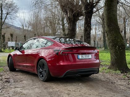 Test Drive ao Tesla Model 3 Performance: Uma semana de puro prazer ao volante