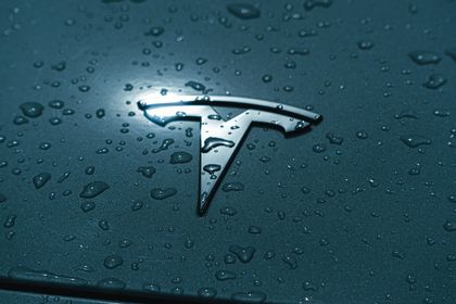 Que cuidados devo ter ao fazer a limpeza do Tesla