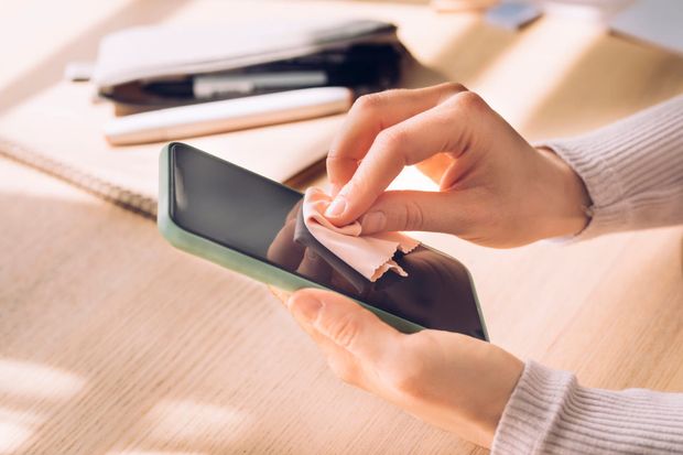 Como limpar o smartphone sem danificar o ecrã