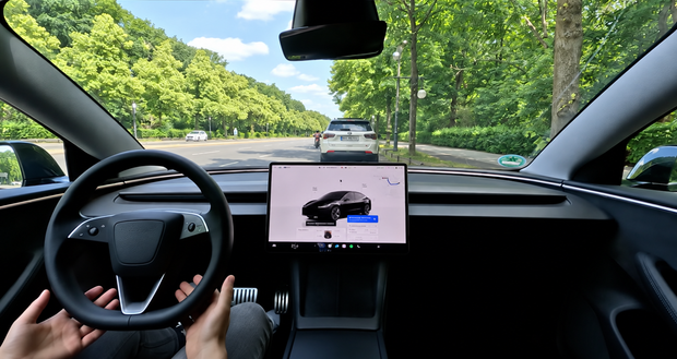 Retrofit leva Hardware 4 e FSD v14 a Tesla Model 3 de 2022