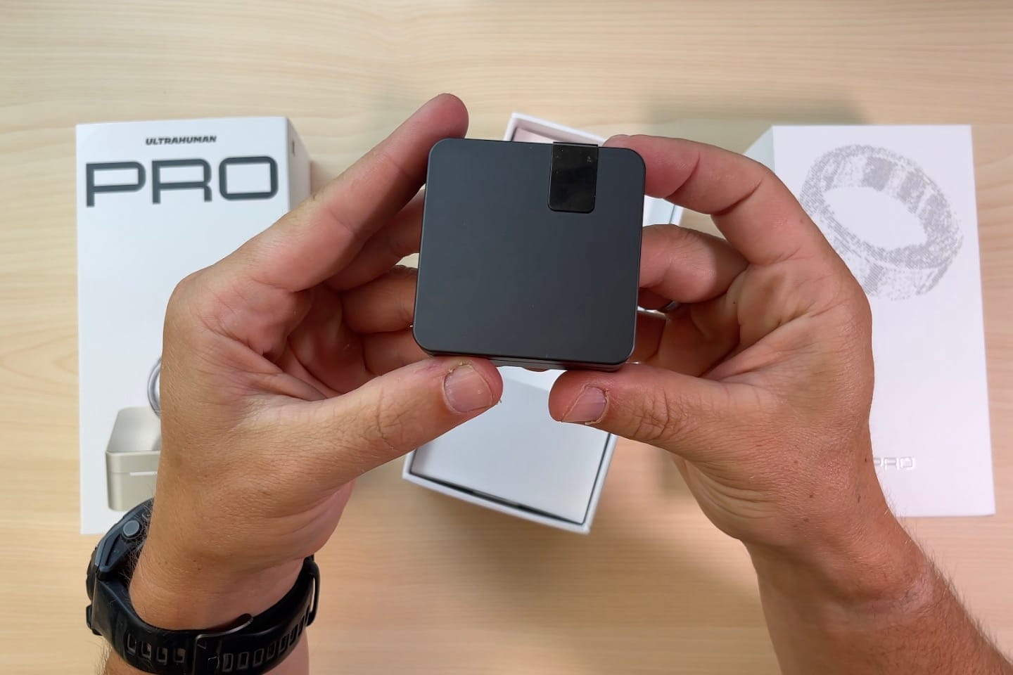 Ultrahuman PRO charging case closed