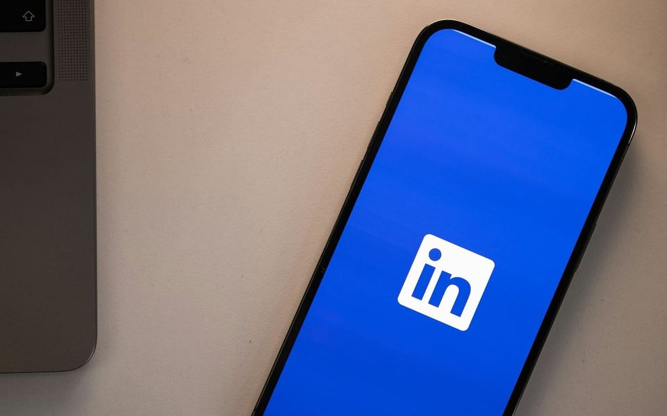 LinkedIn Growth & Authority AI Tools