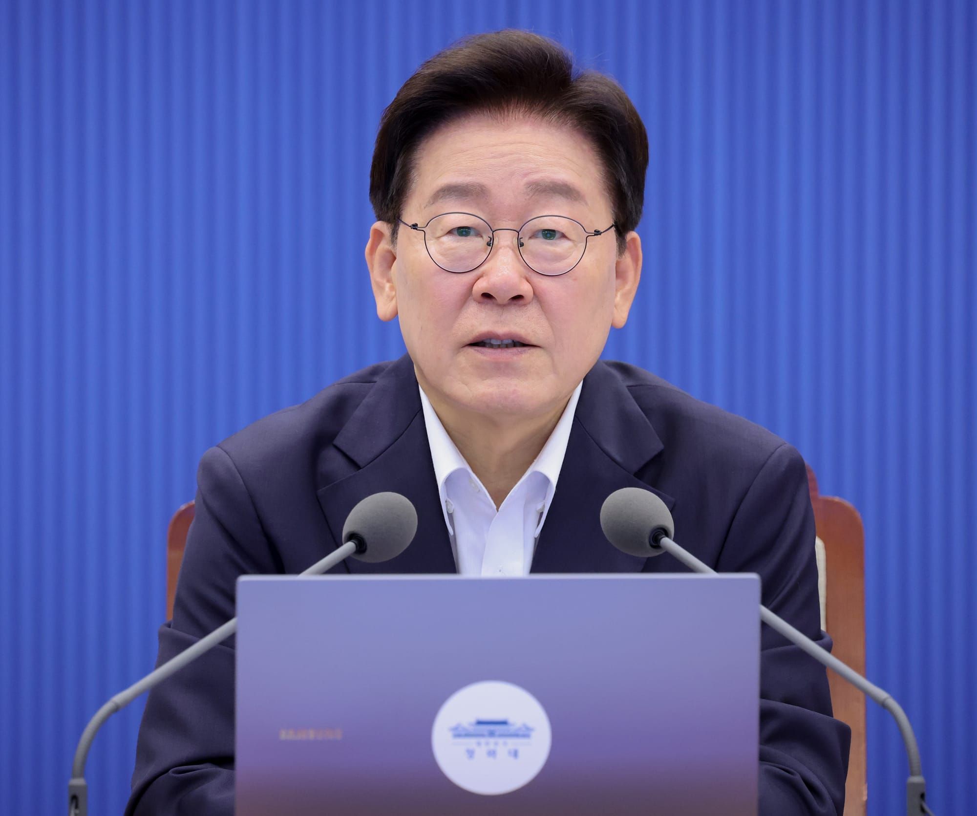 Lee Jae-myung Administration Losing Altitude