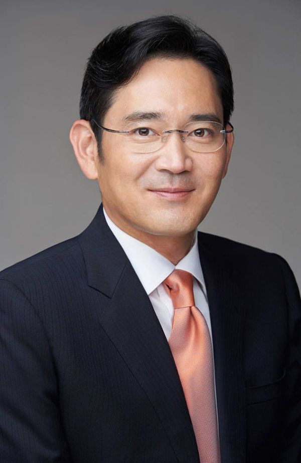 Poll: South Korean Public Divided on Samsung Heir Prison Term