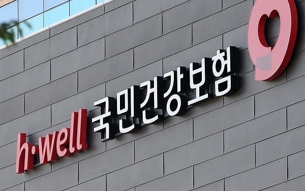 Chinese Nationals Contribute to National Health Insurance