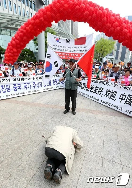 Once Again, South Korea Looks Toward China