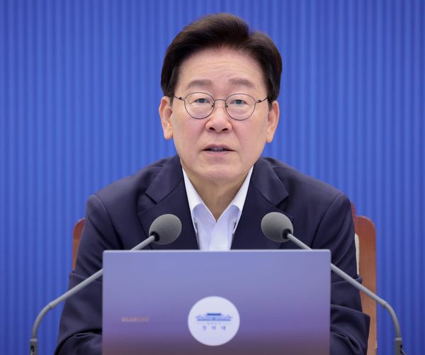 Lee Jae-myung Administration Losing Altitude