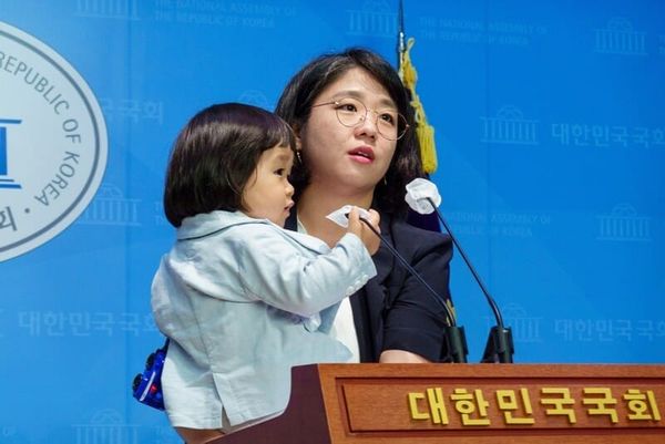 Yong Hye-in’s Narrow Path