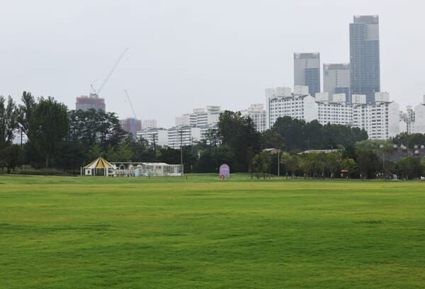 Government and Seoul City Clash Over Yongsan Development