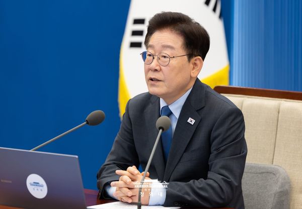 Can Lee Jae-myung Stanch the Bleeding?