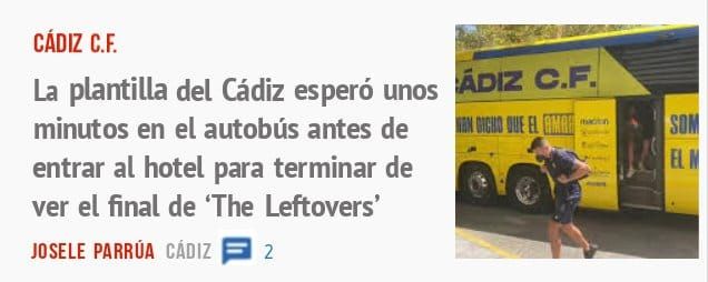 CÁDIZ C.F.. La plantilla del Cádiz esperó unos minutos en el autobús antes de entrar al hotel para terminar de ver el final de 'The Leftovers'
