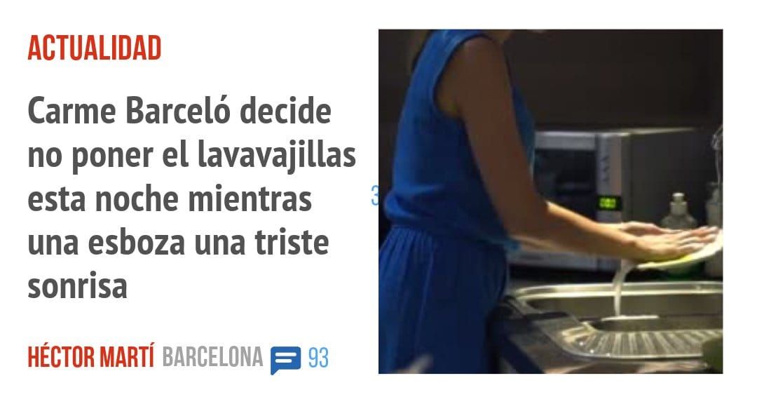 ACTUALIDAD. Carme Barceló decide no poner el lavavajillas esta noche mientras una esboza una triste sonrisa