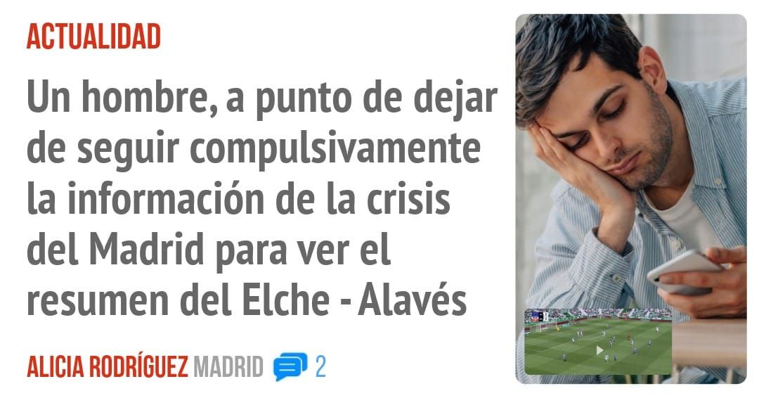 ACTUALIDAD. Un hombre, a punto de dejar de seguir compulsivamente la información de la crisis del Madrid para ver el resumen del Elche -Alavés