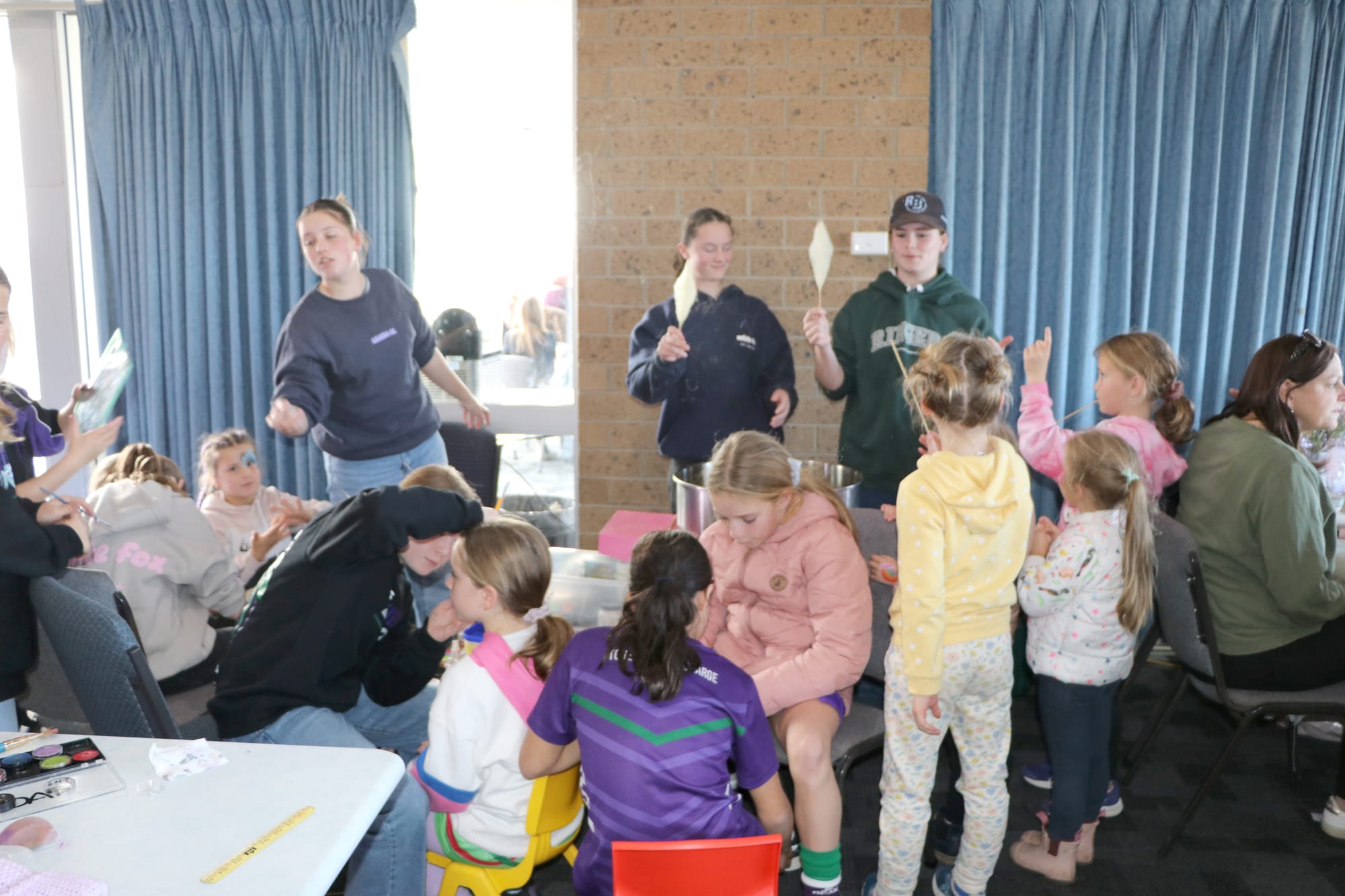 Aneika Boyle, Gemma Tynan, Esther Bourke, Sienna Richmond and Sadie Bourke facepainting and making fairy floss in the kids area provided by Birchip Neighbourhood House LDAT project.