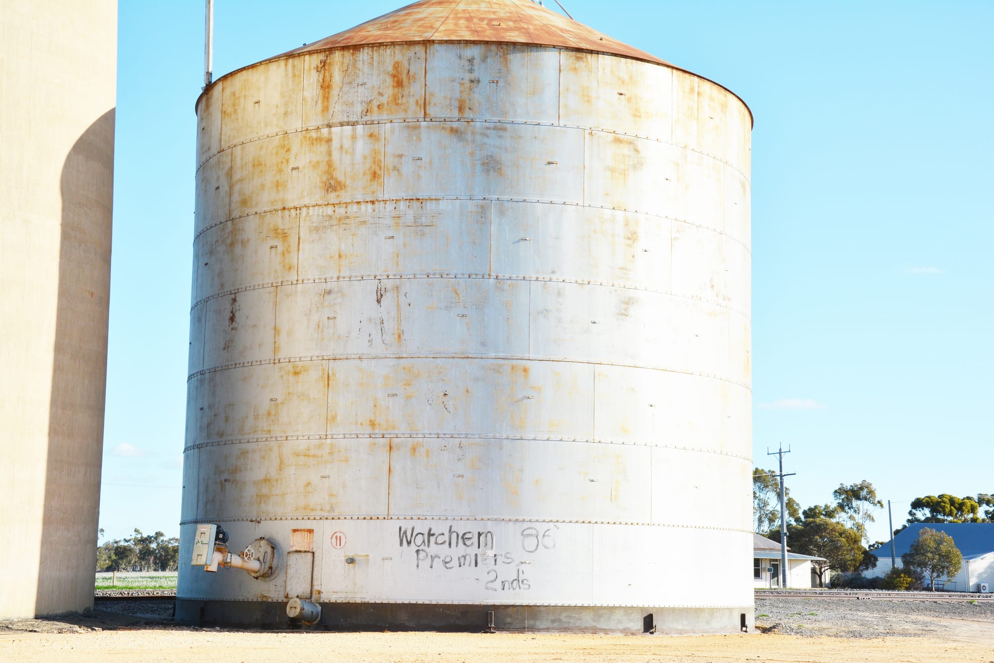 Premiership message on Litchfield silo.