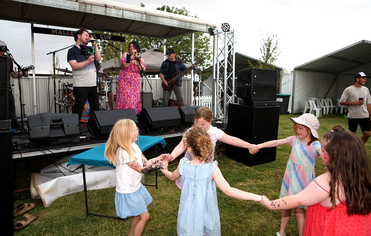 Mallee Bull Cup Day Draws Huge Crowd: “An Affordable and Fun Family Day”