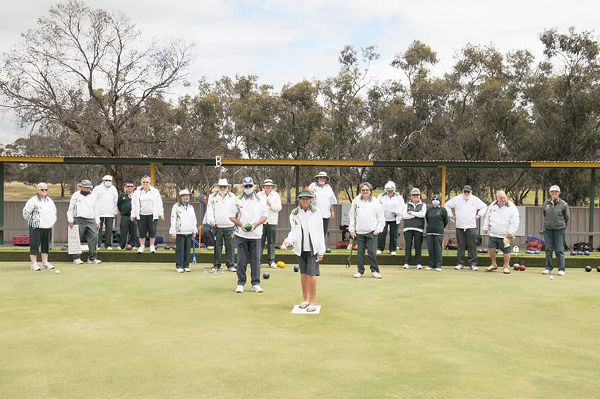 Chilly Start for Donald Golf Bowlers
