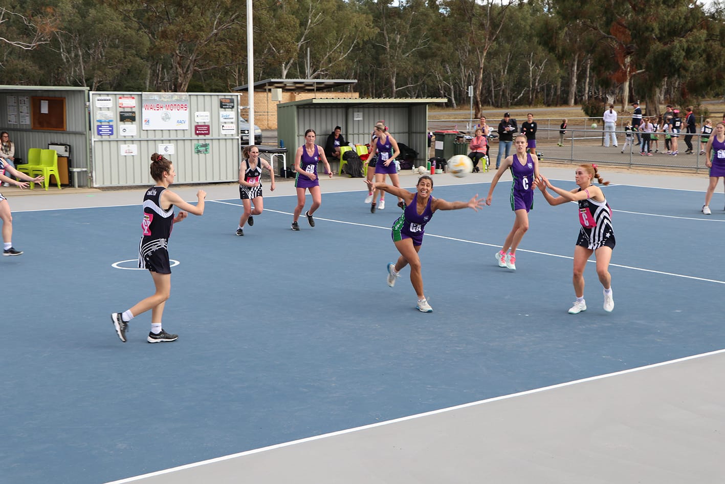 “B” grade. The Bulls’ Khianna Brooks lunges to intercept the pass from Charlton’s Annie Hockey, with Birchip-Watchem’s Gemma Ryan as the other Centre in the background.