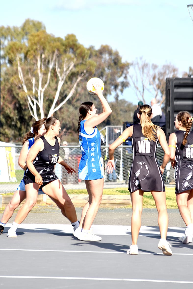 Magpies Swoop on Donald Netballers