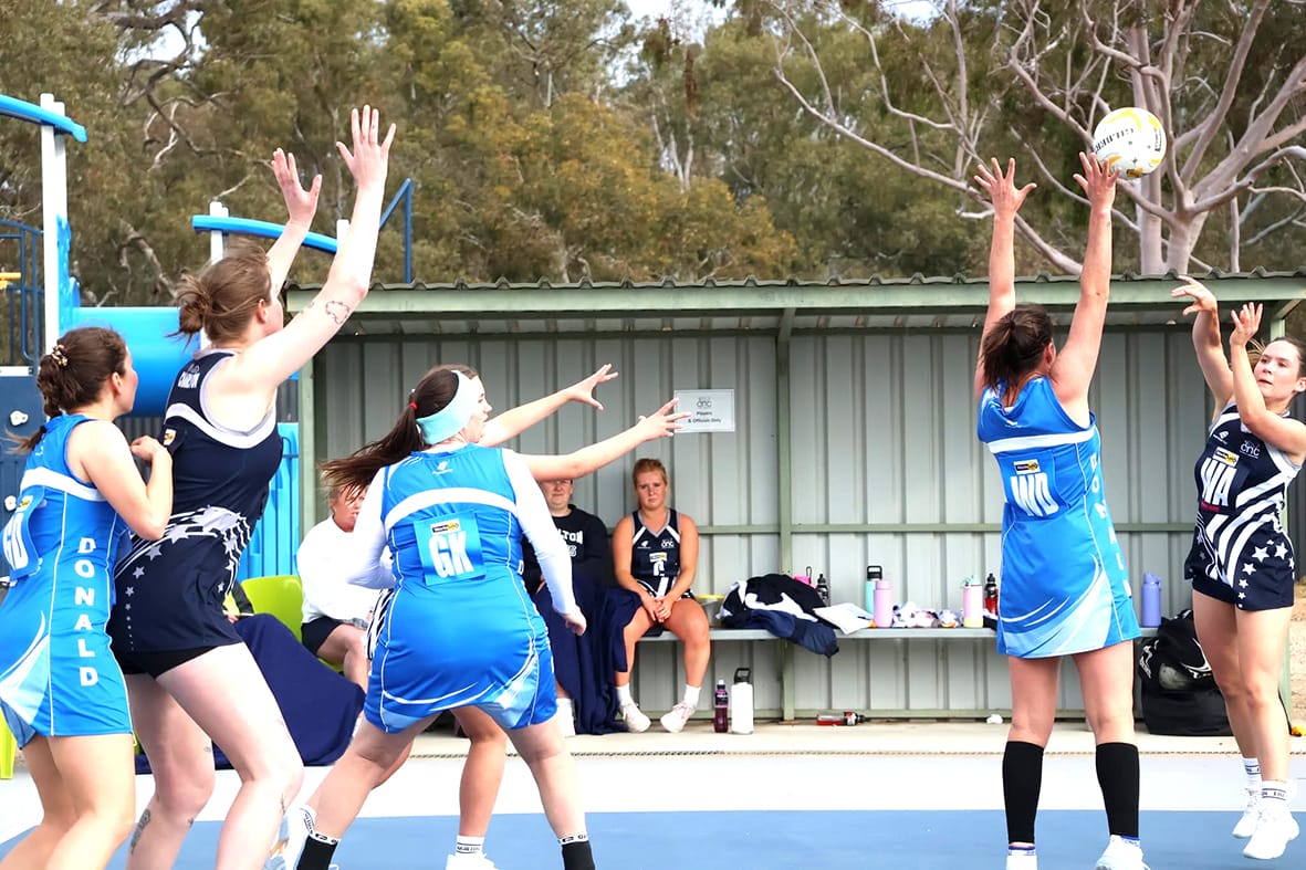 Charlton Hosts Donald Netballers