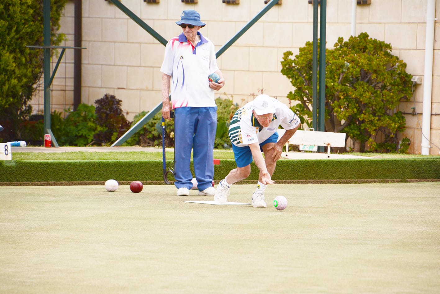Mixed Results for Donald Golf Bowls