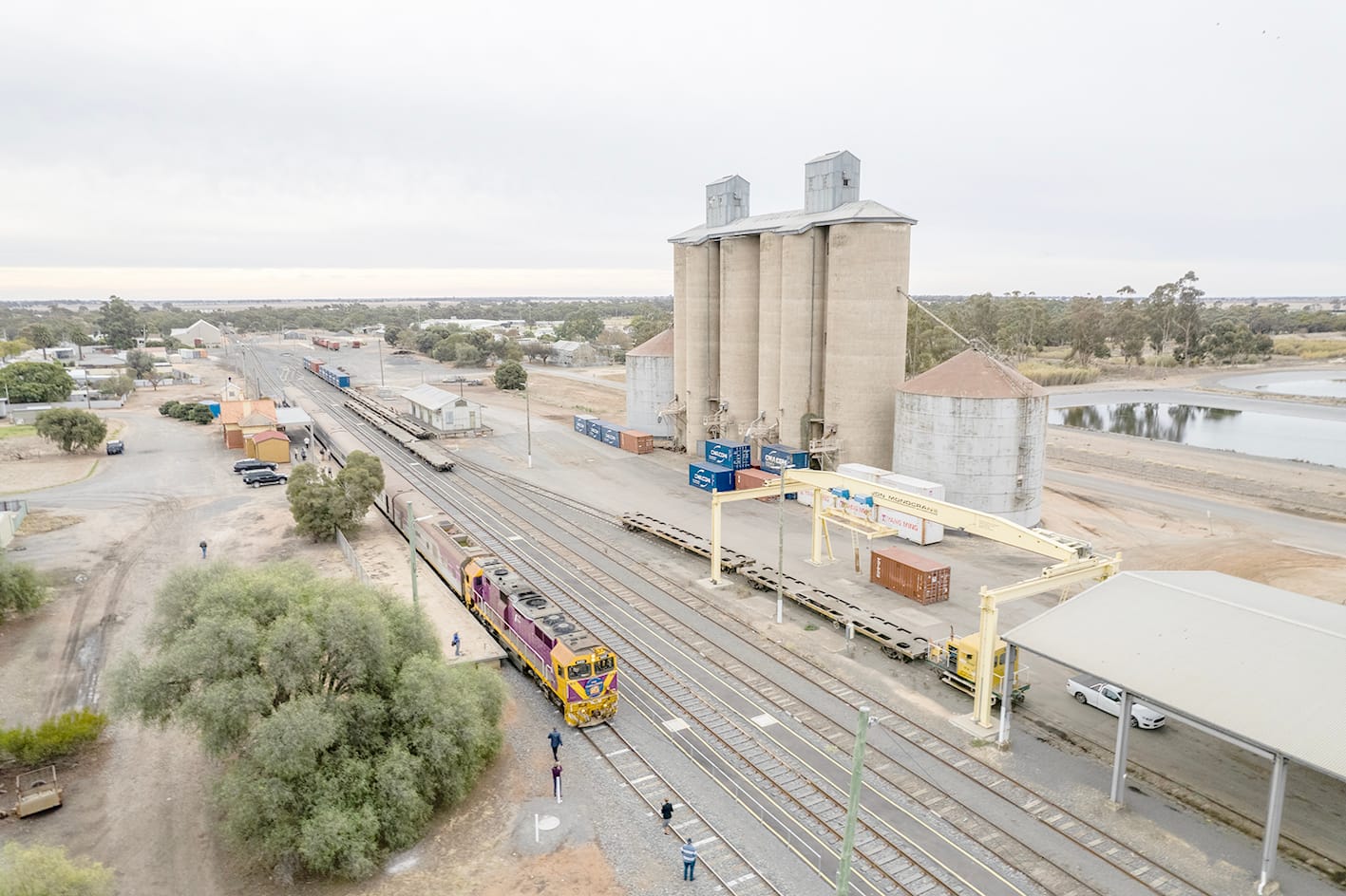 Vinelander Pulls in at Donald – Passengers Back on Mildura Line