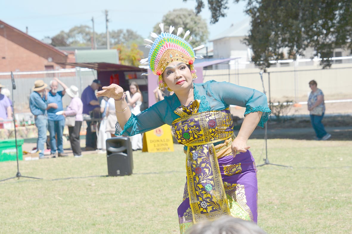 The Bendigo Australian Indonesian Klub’s solo dance told a story and the audiance was glued to their seats.