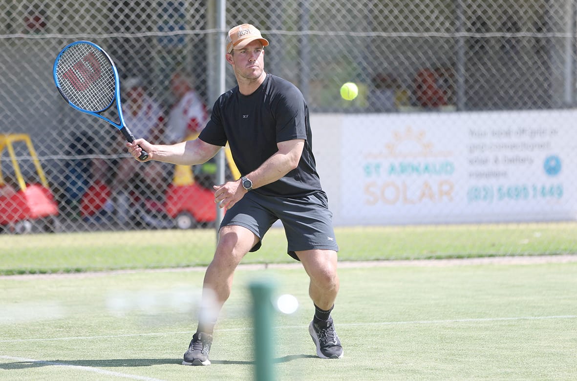 St Arnaud Tops Tennis Table