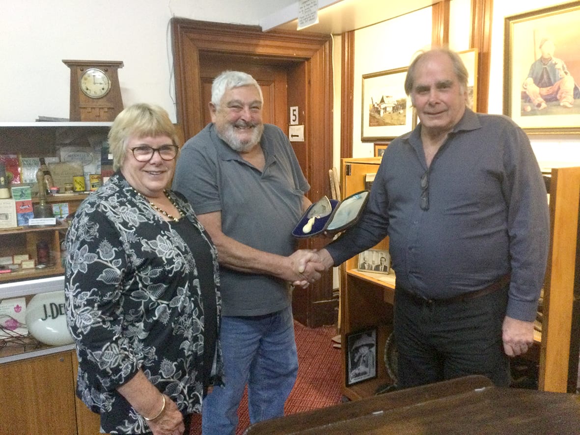 Waddell  Descendants Visit Donald