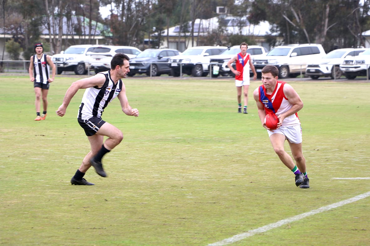 Magpies Swoop on Bulls Reserves