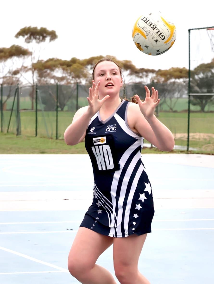 Charlton Netballers at Sea Lake post image