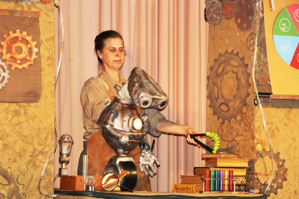 Birchip Welcomes Trinket the Robot post image