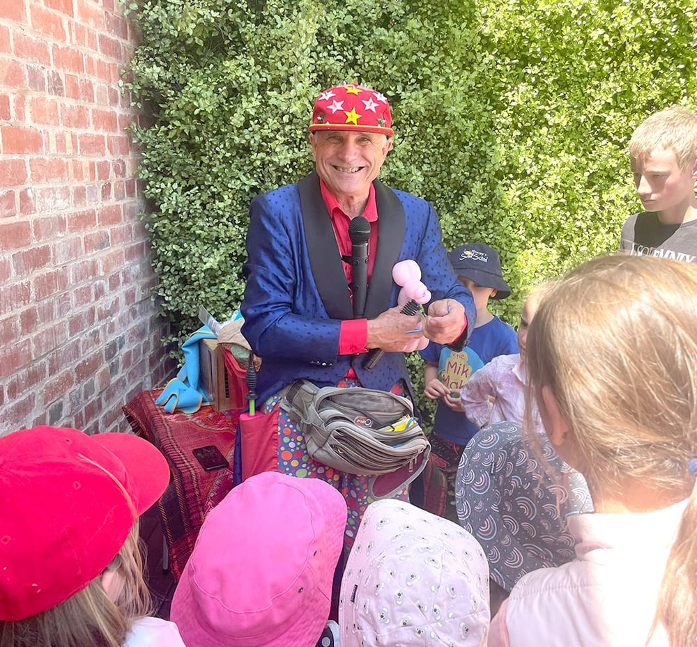 Balloonatic Bruce Charms the Children post image