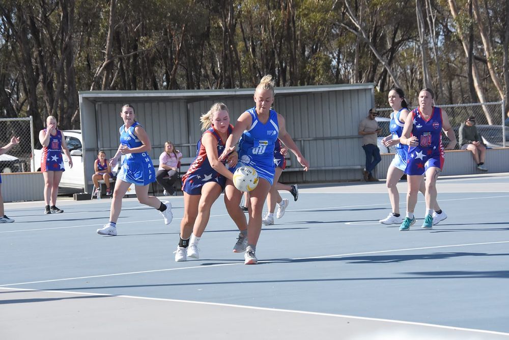 Donald Netballers at St Arnaud post image