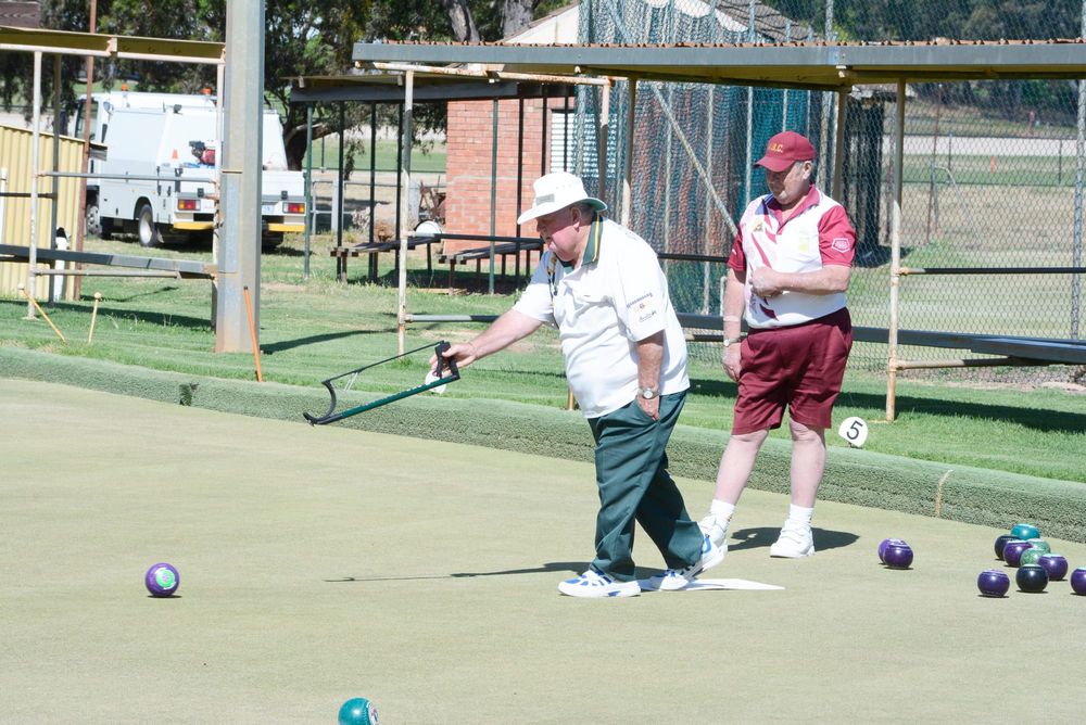 Mixed Results for Donald Golf Bowlers post image