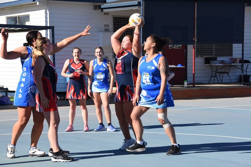 Donald Netballers Visit Wycheproof post image