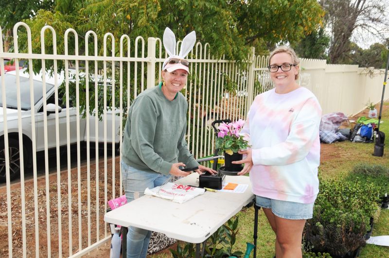 Friends Flock to St. Mary’s Fete post image