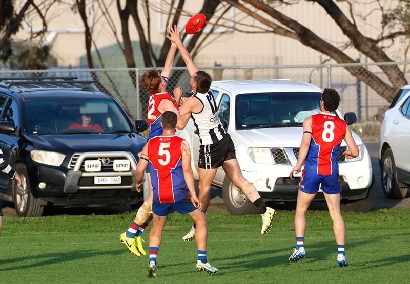 Magpies Swoop on Saints post image