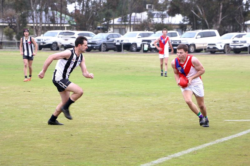 Magpies Swoop on Bulls Reserves post image