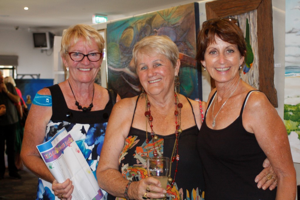 Judge Margaret Sanderson, Yvonne Winsor (with her quilt Australia Wild Flower) and Ingrid Channels
