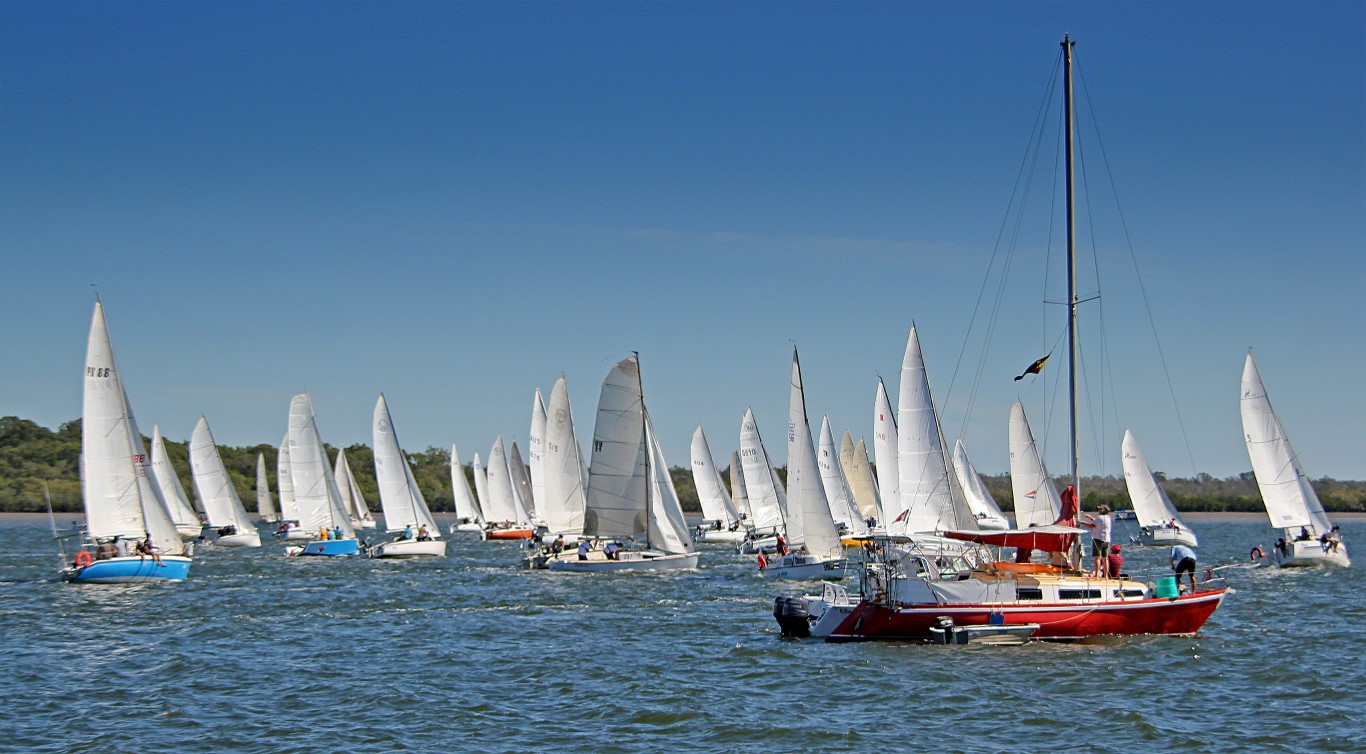 Division 3 Monohull start, 2013