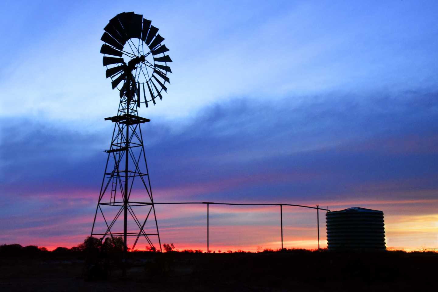 Sue Mason’s ‘Outback Sunset’ awarded AB Grade Merit, Iconic Australia 